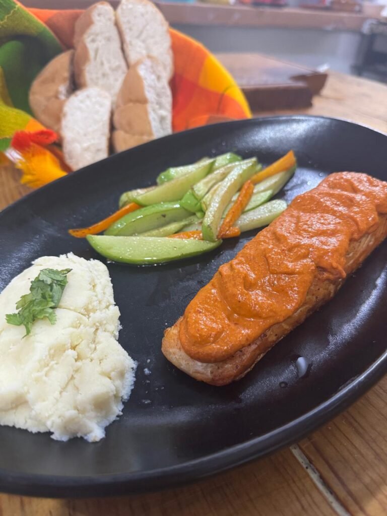 SALMÓN EN CREMA DE CHIPOTLE